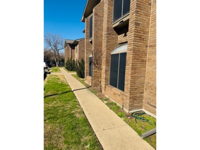 Building Photo - 1 BEDROOM CONDO**** FAULKNER POINT 2***