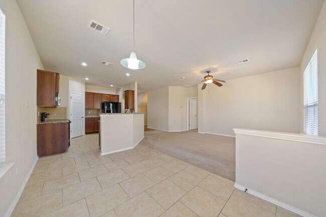 Building Photo - Spacious 4-Bed Home with Island Kitchen, Private Patio & Fenced Yard in Schertz