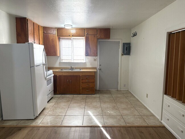 Building Photo - 2425 Mountain Rd NW