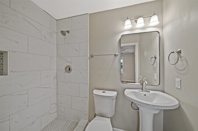 Building Photo - 2122 Stadium Dr