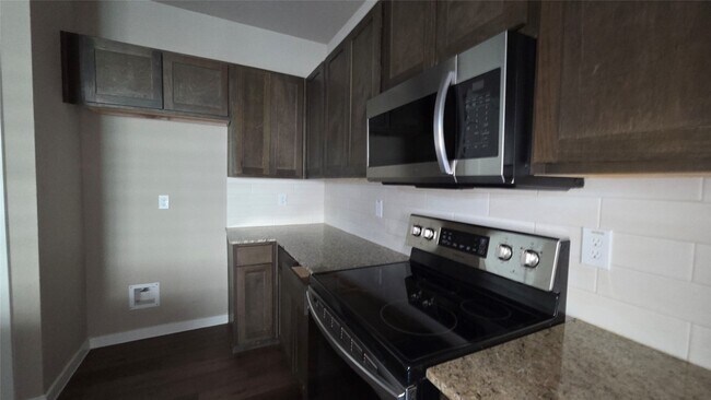 Building Photo - 9721 Grosbeak Ln