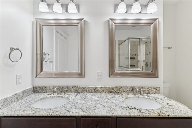 Building Photo - 830 W 19th St