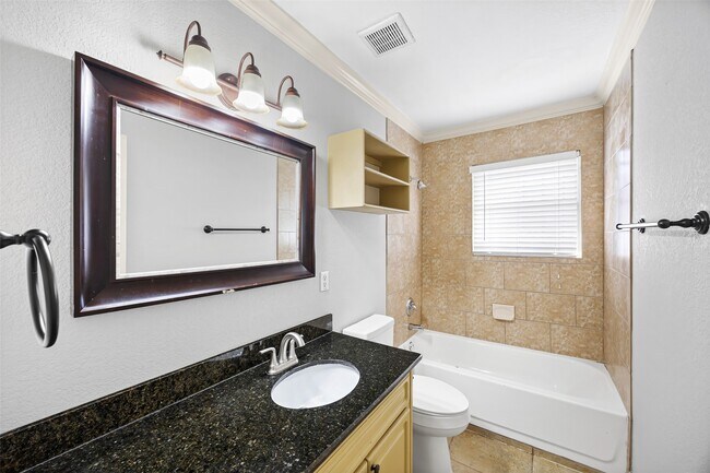 Building Photo - 5303 Heatherbrook Dr