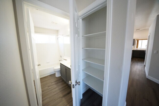 Building Photo - Showings Available NOW