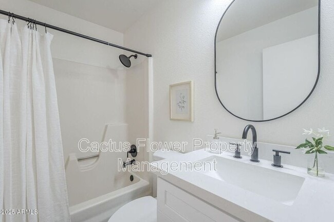 Building Photo - 1708 W Estrella Dr