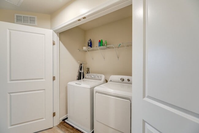 Building Photo - 6262 Pebblebrook Dr