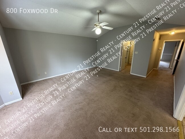 Building Photo - 800 Foxwood Dr