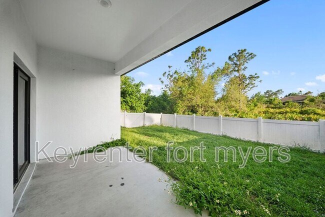 Building Photo - 26483 Sandhill Blvd