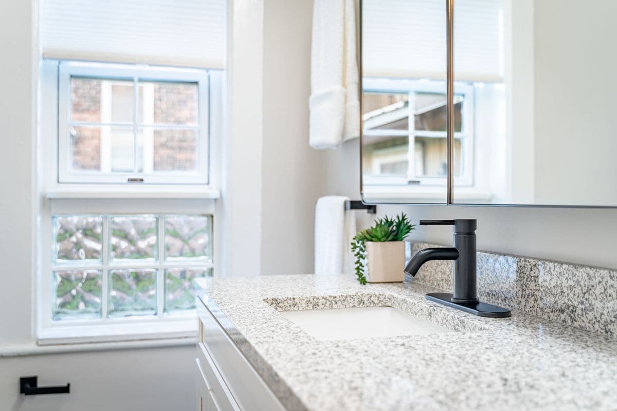 Building Photo - 323 2nd St