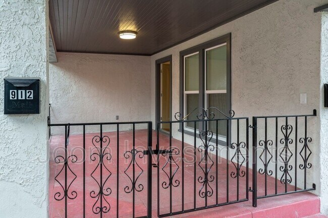 Building Photo - 912 N Stoneman Ave