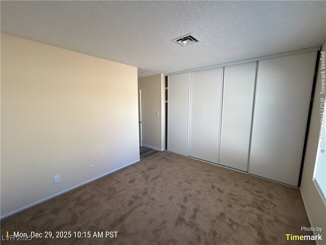 Building Photo - 4467 Pinegrove St