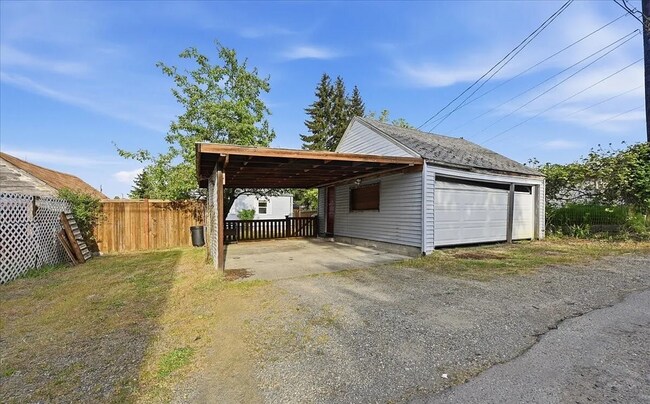 Building Photo - 4624 N Pearl St