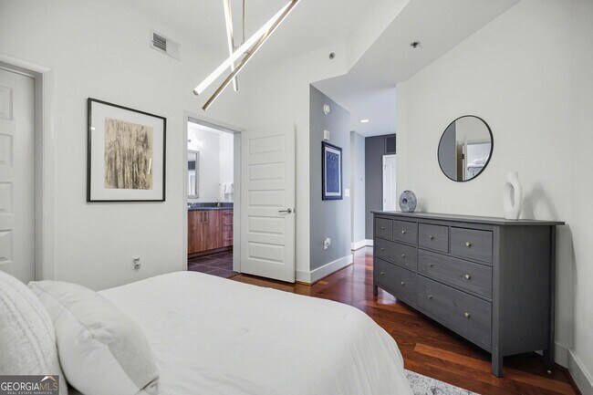 Building Photo - 1080 Peachtree St NE