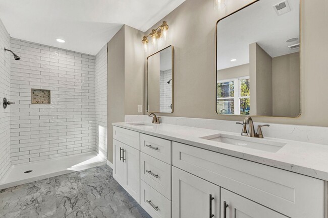Building Photo - Charming 4 Bedroom Haven in Laurens