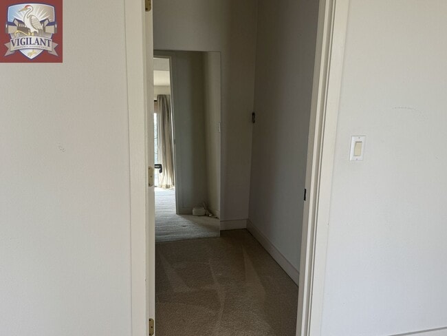 Building Photo - Amazing Furnished 4 bedroom home