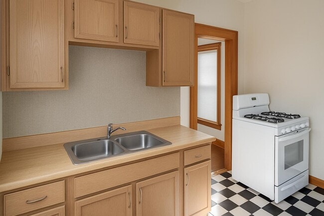 Building Photo - 413 Highland Ave