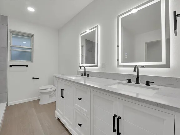 Building Photo - 4032 Aragon Dr