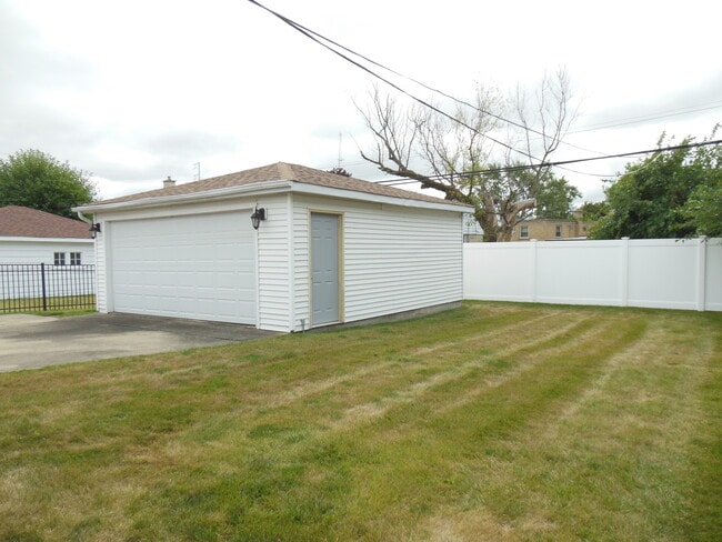 Building Photo - 508 E Butterfield Rd