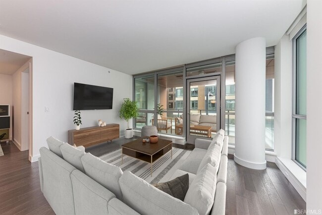 Building Photo - 718 Long Bridge St