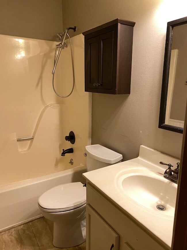Building Photo - Three Bedroom Home w/ 2.5 Baths and 2 Car ...