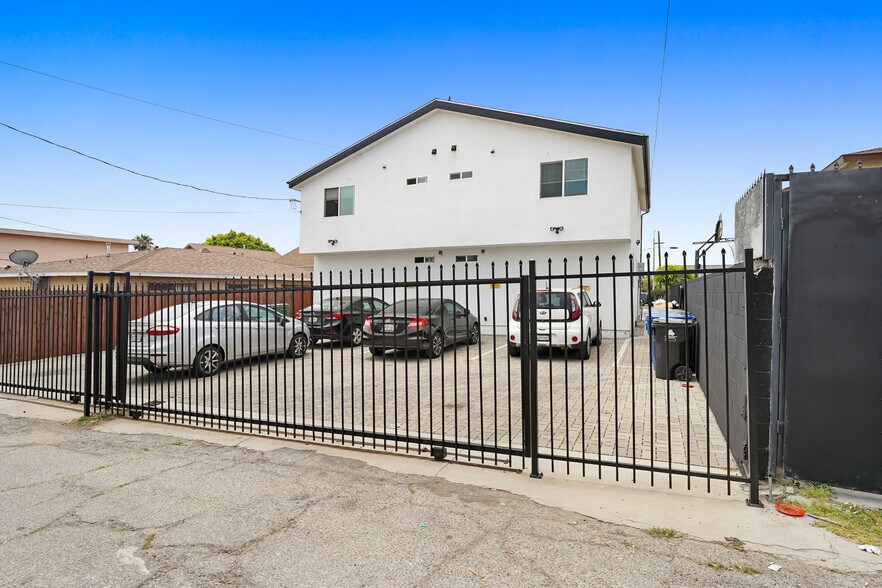 Building Photo - 2439 Malabar St