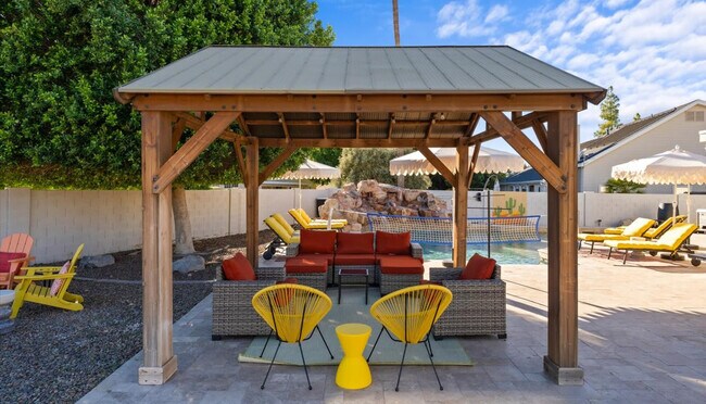 Building Photo - 2431 E Laurel St