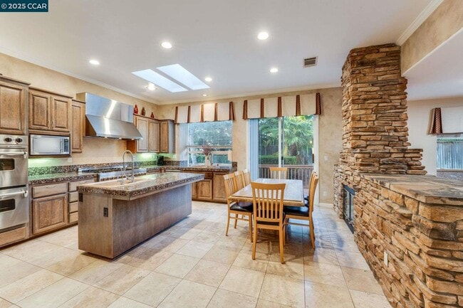 Building Photo - 1105 Peacock Creek Dr