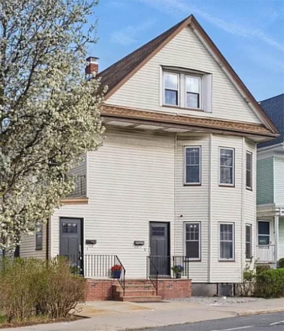 Primary Photo - 168 Main St