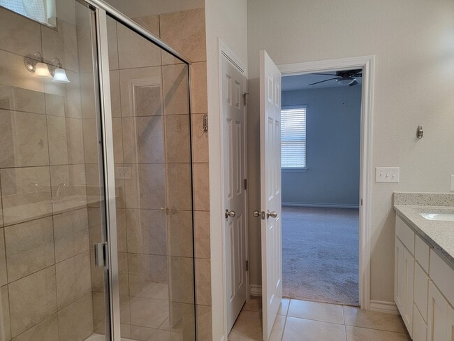 Master Bath - 208 Magna Ln