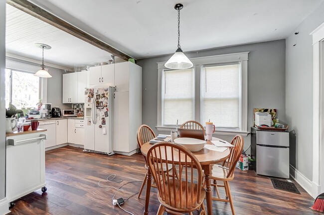 Building Photo - Charming 3-bedroom, 1.5-bathroom