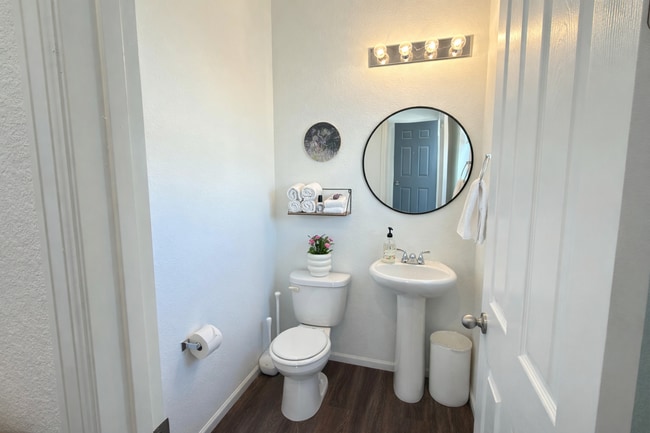 Building Photo - 965 N Waterloo Ct