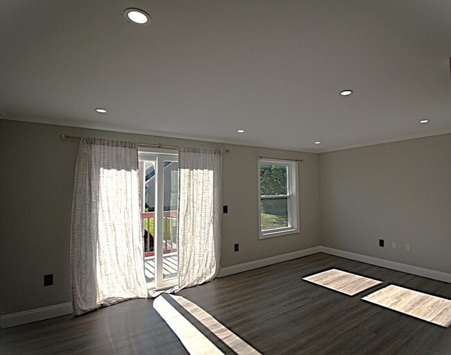 Building Photo - 70 Modena Dr