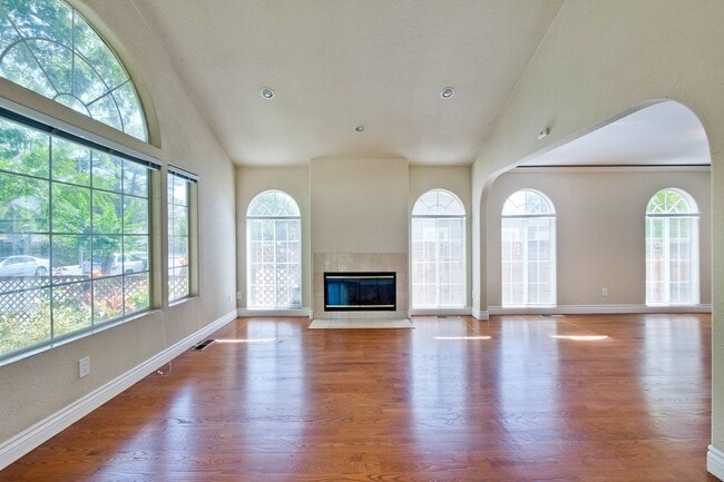 Building Photo - Gorgeous Willow Glen Two Story Home Availa...