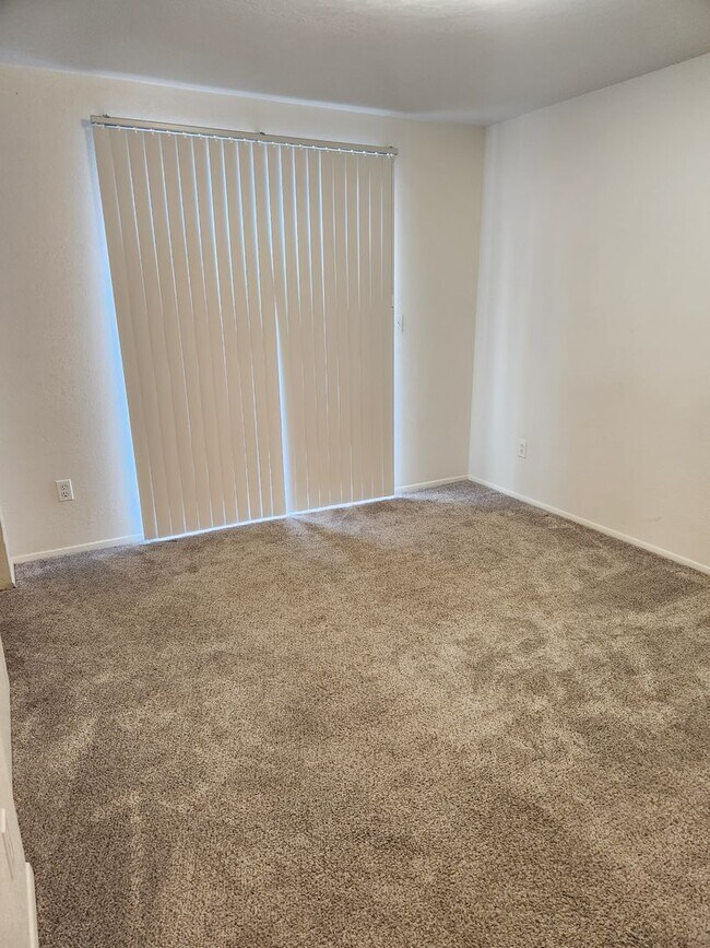 Building Photo - b1009