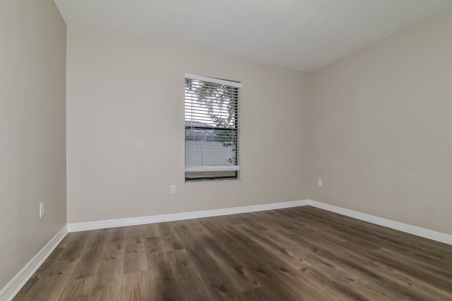 Building Photo - 336 Shorewood Dr