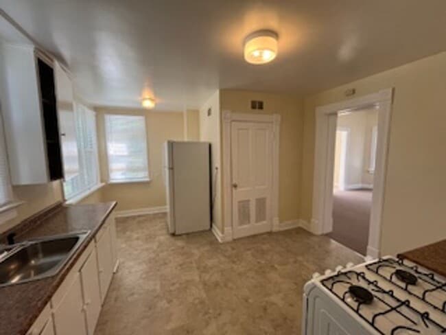 Building Photo - 1 Bedroom apartment