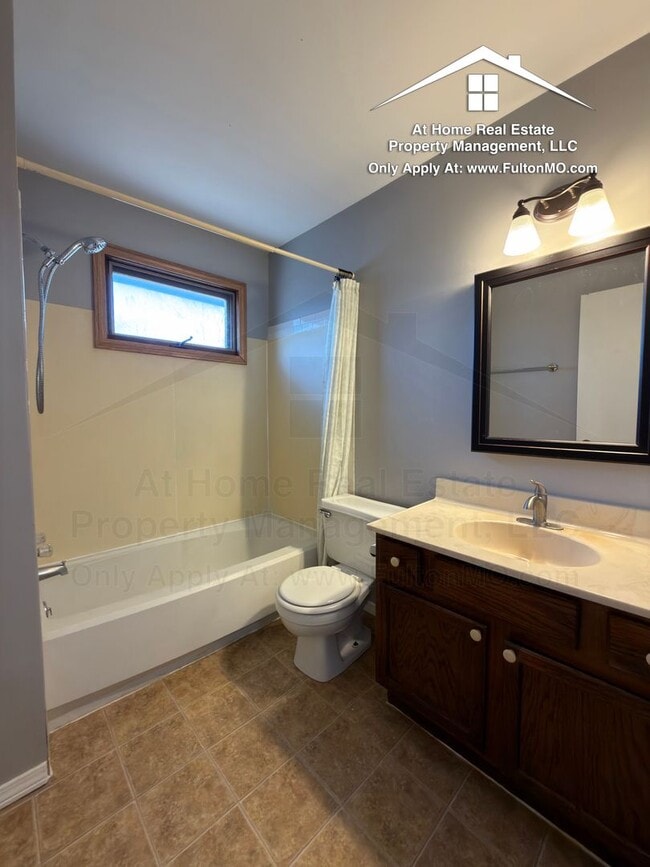 Building Photo - 1904 Springdale Ct