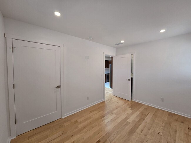 Building Photo - 1708 Cam Peralta