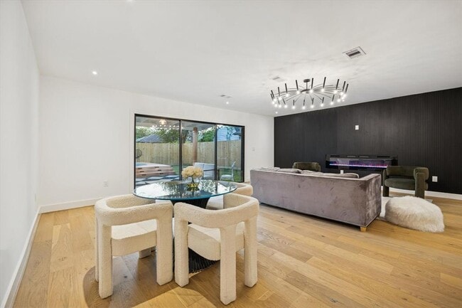 Building Photo - 1611 Ridgehaven Dr