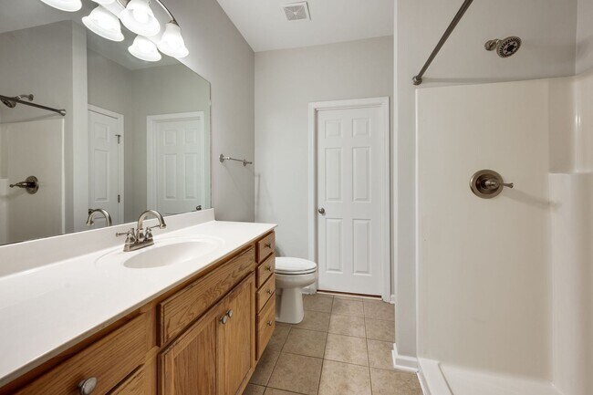 Building Photo - 902 Catlow Ct