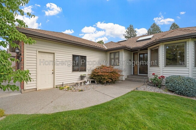 Building Photo - 9811 N Comanche Dr