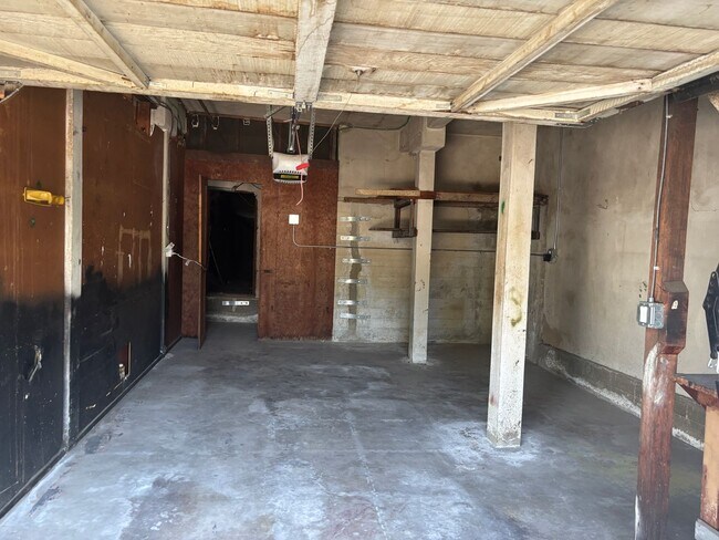Building Photo - Verdugo, 1605-1607