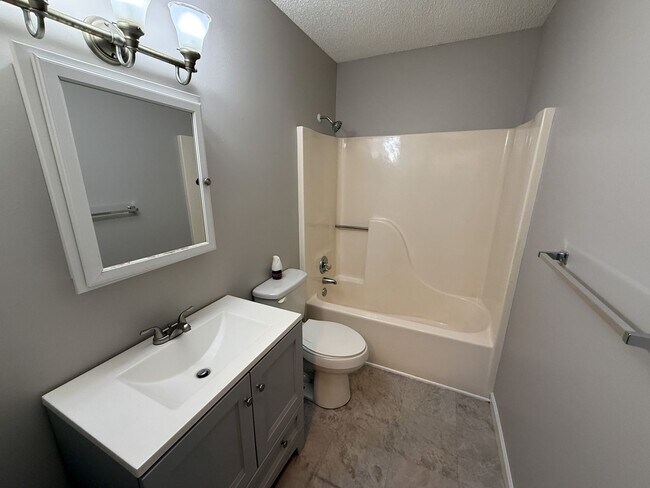 Building Photo - 3 Bedroom 2 Bath Home for Rent in Charter ...