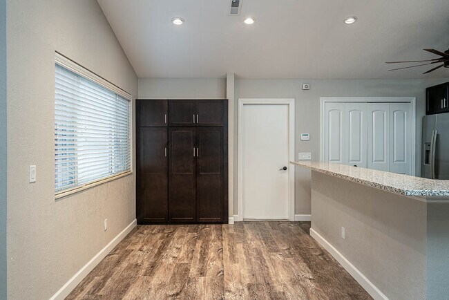 kitchenette - 746 Hilltop Ln