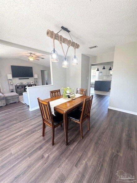 Building Photo - 10936 Oak Valley Dr