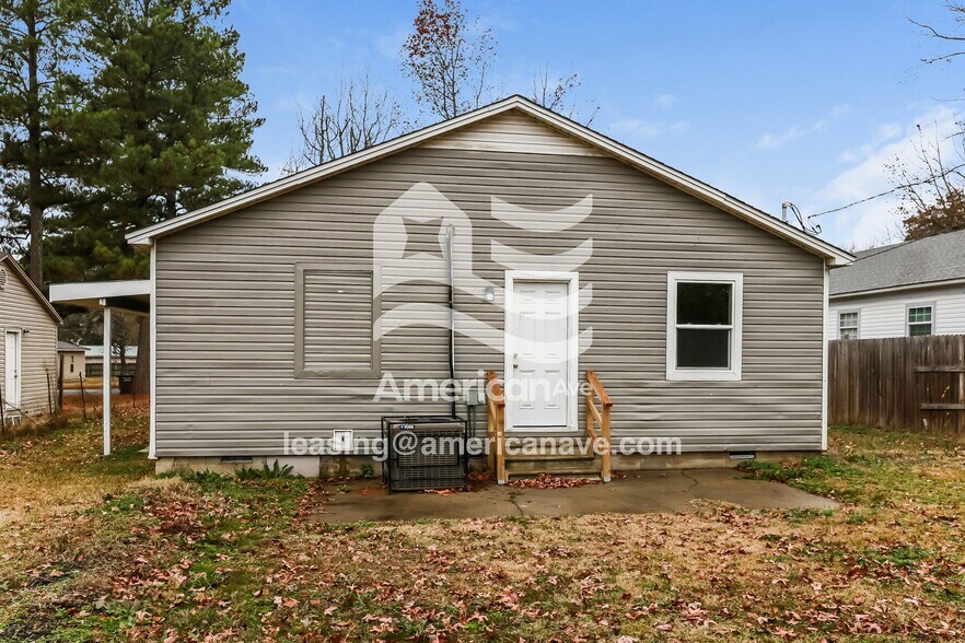 Building Photo - 1413 S Bailey St