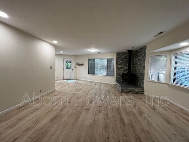 Building Photo - 5111 Loch Leven Dr