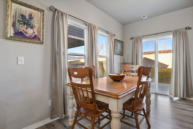 Building Photo - Modern 3-Bedroom Home for Rent in Chapel H...