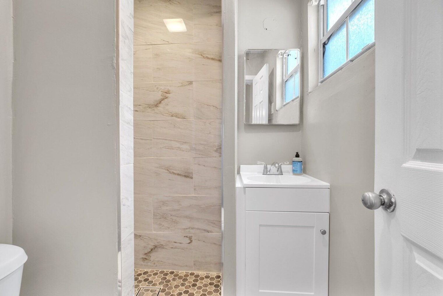 Building Photo - 908 Buena Vista Dr
