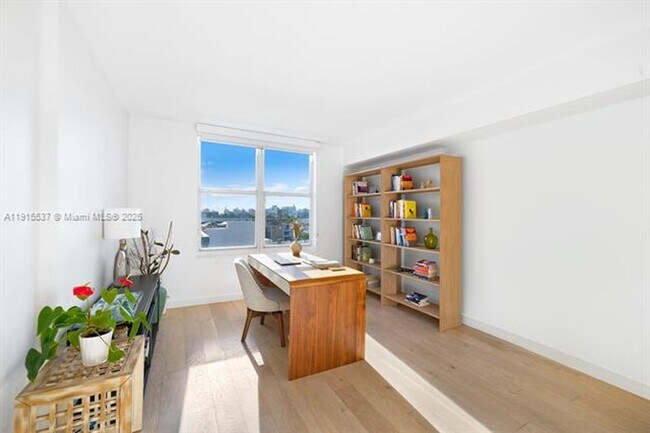 Building Photo - 1800 Sunset Harbour Dr